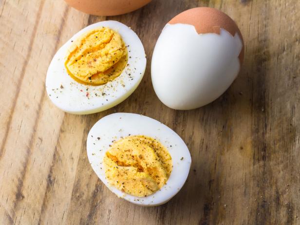 What are the benefits of eggs for men's health?